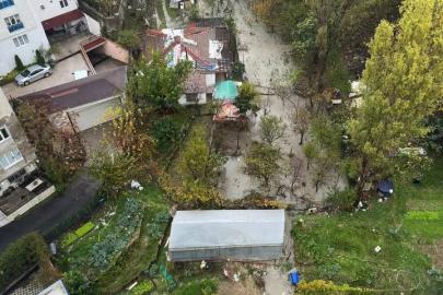 Küçükçekmece’de site otoparkını su bastı