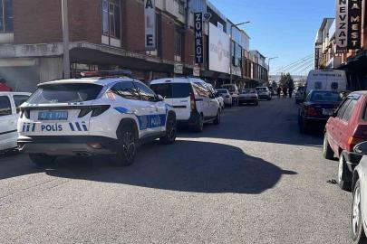 Kunduracıda kavga: 1 kişi bıçaklandı