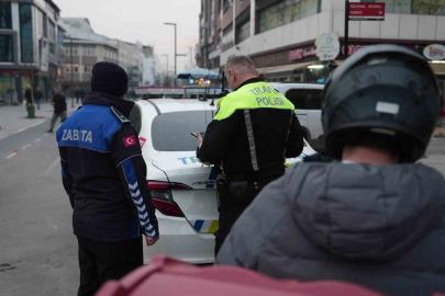 Kurallara uymayan sürücülere 993 TL ceza kesildi