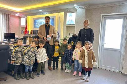 Kur’an Kursu öğrencileri harçlıklarından biriktirdiklerini Gazze’ye bağışladı