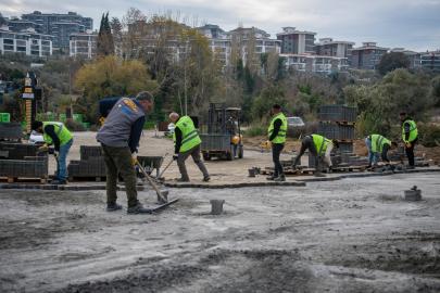 Kuşadası Belediyesi kente modern ve konforlu yollar kazandırıyor