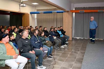 Kuşadası Belediyesi Temizlik İşleri Müdürlüğü personeline ’güvenli sürüş’ eğitimi verildi