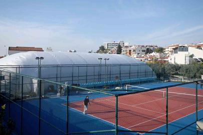 Kuşadası Tenis Kulübü’nde ’balon kort’ yapımı tamamlandı