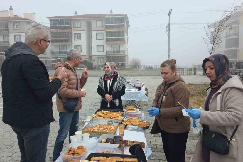 Kütahya Abdülhamid Han Anadolu Lisesi’nden Gazze için Hayır Çarşısı