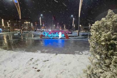Kütahya’da kar yağışı kenti beyaza bürüdü