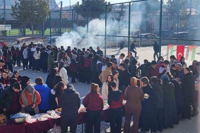 Kütahya’daki okullarda Filistin’e destek amacıyla düzenlenen Hayır Çarşısı etkinlikleri devam ediyor