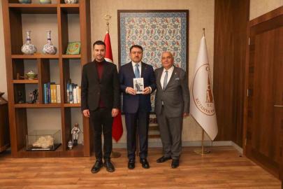 Kütahyalı "Şeref Usta" kitabının geliri çıraklara bağışlanacak