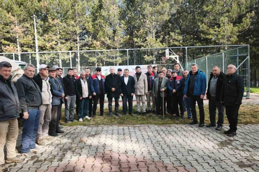 Kuyucak’ta 1200 adet kestane fidanı dağıtıldı