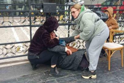 Kuyumcu mağdurlarının eyleminde yaşlı kadın fenalaştı