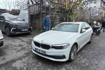 Lüks araçla çıkışı kapattı, cuma çıkışında tepkiye neden oldu