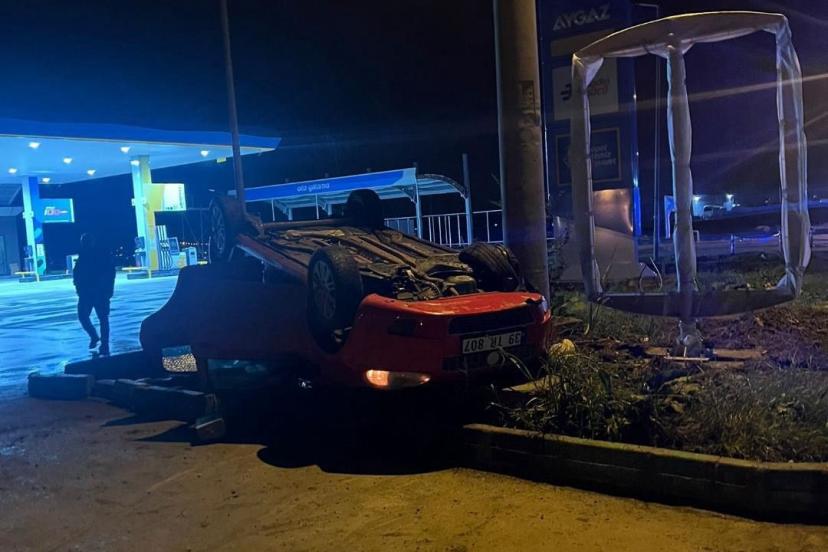 Lüleburgaz’da takla atan otomobildeki 2 kişi yaralı olarak kurtuldu