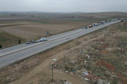 Maddi hasarlı kaza kara yolunu tek yönlü ulaşıma kapattı