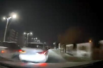 Makas atıp araca çarptı, bir şey olmamış gibi olay yerinden kaçtı