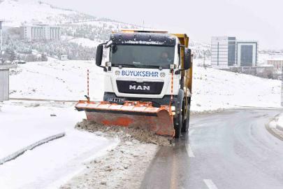 Malatya Büyükşehir Belediyesi’nden yoğun kar mesaisi