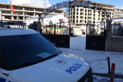 Malatya’da cami tuvaletinde baygın bulunan genç hastaneye kaldırıldı