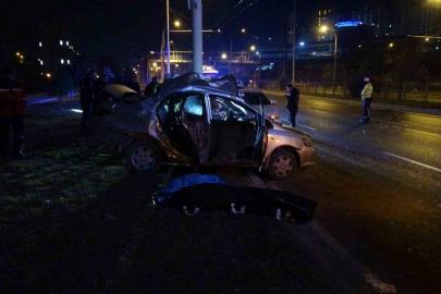 Malatya’da kontrolden çıkan araç trambüs direğine çarptı: 1 ölü 1 ağır yaralı