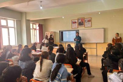 Malazgirt’te 8. sınıf öğrencilerine skolyoz taraması yapıldı