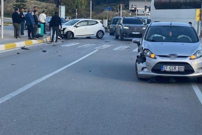 Manavgat’ta iki otomobil çarpıştı, sürücülerden biri yaralandı