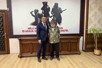 Mandalinaları Mehmetçiğe ulaştıran elmacı dede, Dörtyol’a selamla döndü