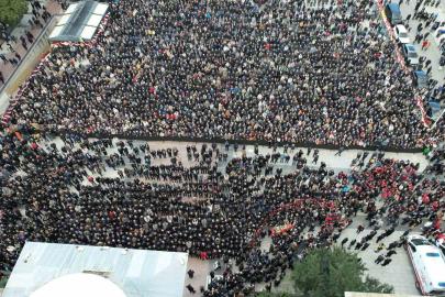 Manisa, ilk kadın başkanına ağladı