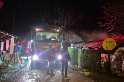 Manyas’ta tek katlı ev alevlere teslim oldu