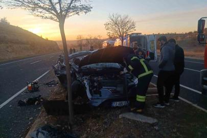 Mardin’de otomobil ile tırın çarpıştığı kazada 1 kişi öldü, 2 kişi yaralandı