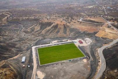 Mardin’de UEFA standartlarında çim yüzeyli futbol sahasında sona gelindi