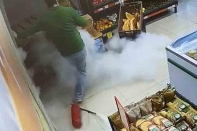 Markette ilginç anlar: Yangın tüpü yere düştü, çalışan panikle kaçtı