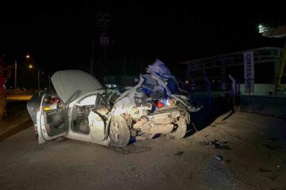 Menteşe’de tıra arkadan çarpan otomobil, hurda yığınına döndü: 1 ölü, 1 ağır yaralı