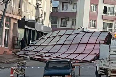 Mersin Mut’ta fırtına çatıyı uçurdu