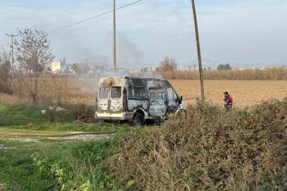 Mersin’de minibüs yangını