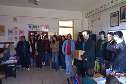 Milas Anadolu Lisesi’nden Fesleğen İlkokulu’na kitap desteği