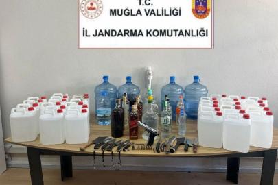 Milas’ta sahte içki ve silah ele geçirildi