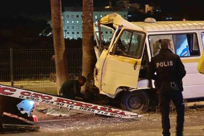 Minibüs refüje çıktı: Alkollü sürücü yaralandı