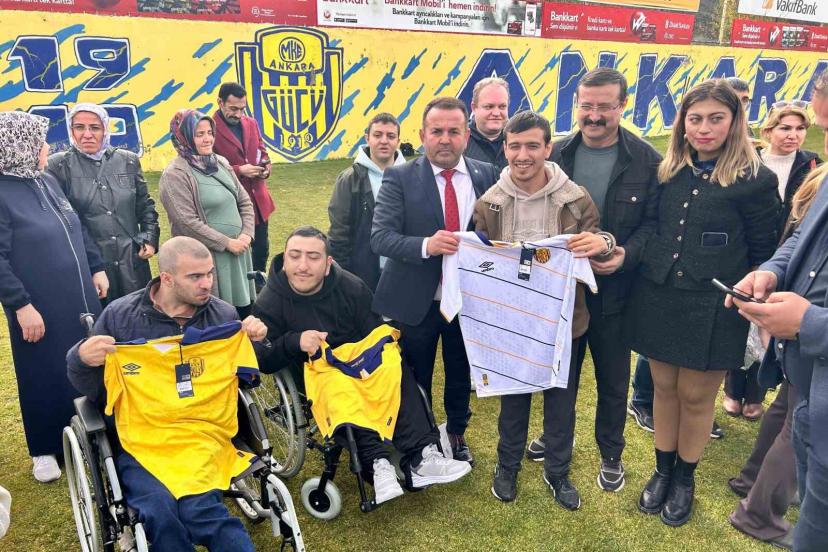 MKE Ankaragücü, antrenmanını özel çocuklarla paylaştı