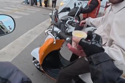 Motosikleti ile trafikte boza ikramı