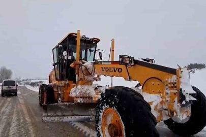 Mudurnu’da karla mücadele çalışmaları aralıksız sürüyor