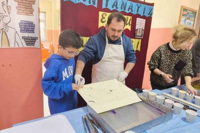 Muğlalı öğrenciler ebru sanatıyla tanıştı