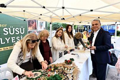 Muratpaşa Belediyesi’nden kadınlara kapı süsü atölyesi