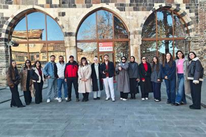 Muş’ta fotoğrafçılık kursiyerleri tarihi ve kültürel mekânlarını fotoğrafladı