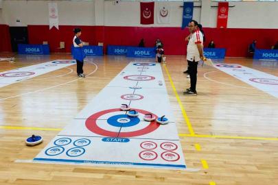 Niğde’de Okul Sporları Floor Curling Müsabakaları tamamlandı