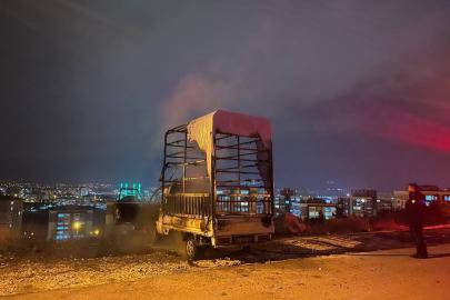 Niğde’de park halindeki kamyonette yangın çıktı