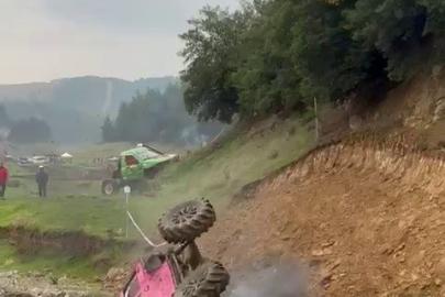 Off-road yarışında kontrolden çıkan araç böyle takla attı