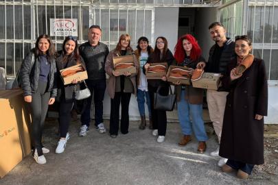 Öğrenciler babalarına ayakkabı yaptı