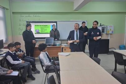Öğrencilere Kur’an-ı Kerim hediye edildi