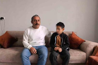 Okul müdürü, sinirlendiği öğrenciyi herkesin içinde darp etti