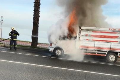 Ordu’da seyir halindeki kamyonet yandı