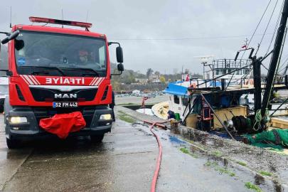 Ordu’da su alarak batma tehlikesi olan tekneye ekipler müdahale etti