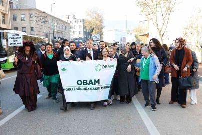 Osmangazi’de engelli bireyler farkındalık için yürüdü