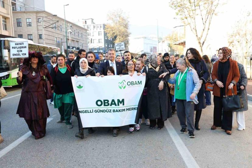 Osmangazi’de engelli bireyler farkındalık için yürüdü